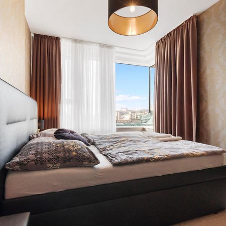 Panorama City Apartment In Downtown Area With Free Parking And Castle View บราติสลาวา ภายนอก รูปภาพ