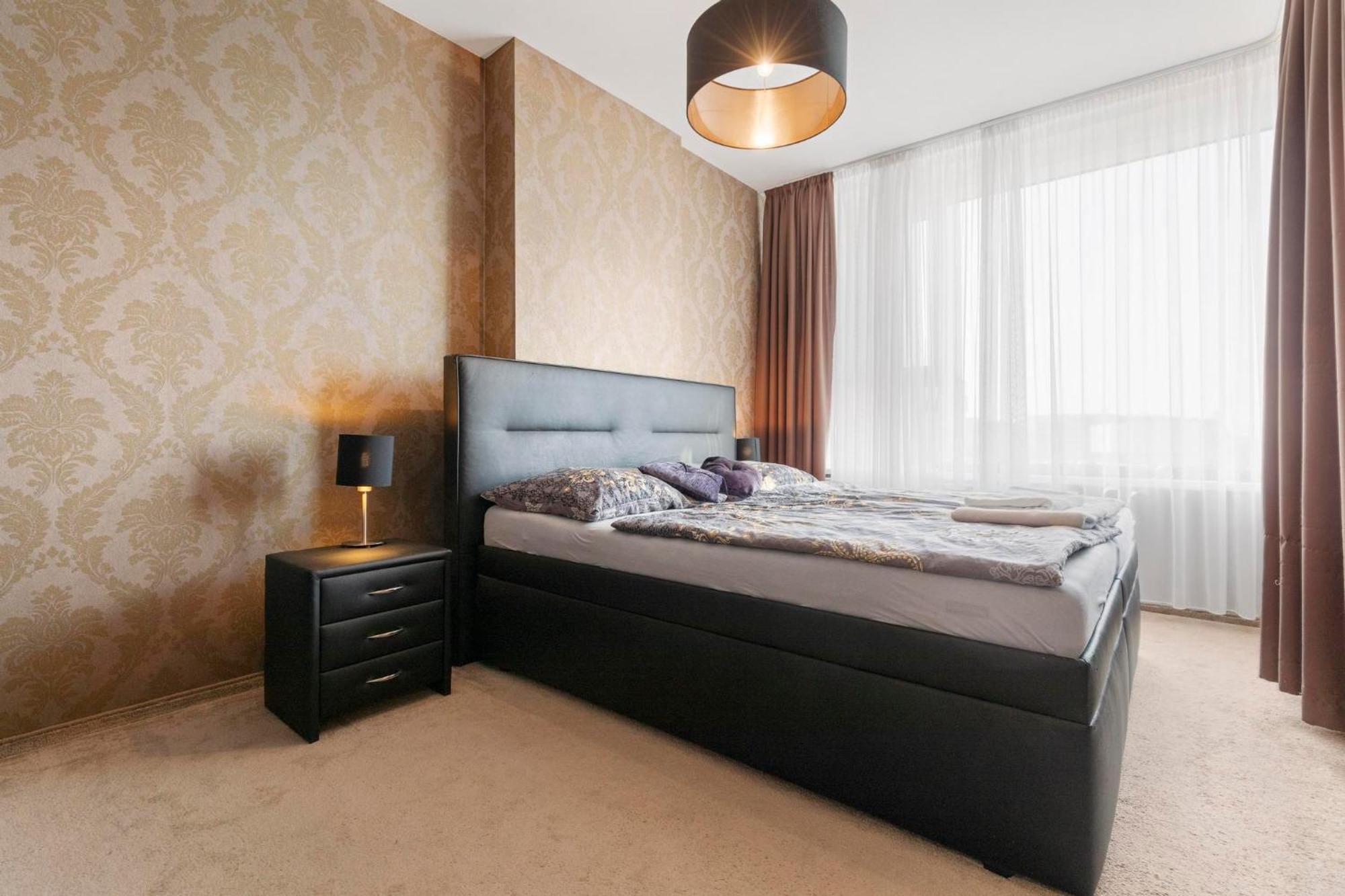 Panorama City Apartment In Downtown Area With Free Parking And Castle View บราติสลาวา ภายนอก รูปภาพ