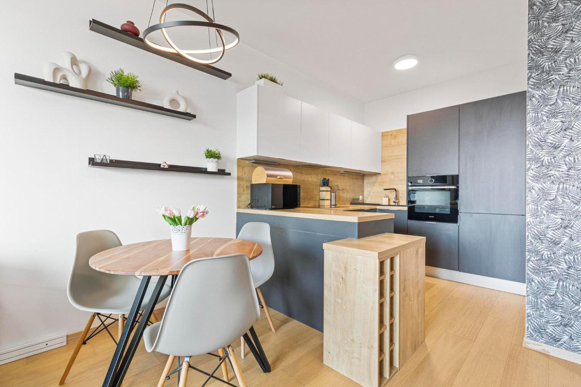 Panorama City Apartment In Downtown Area With Free Parking And Castle View บราติสลาวา ภายนอก รูปภาพ