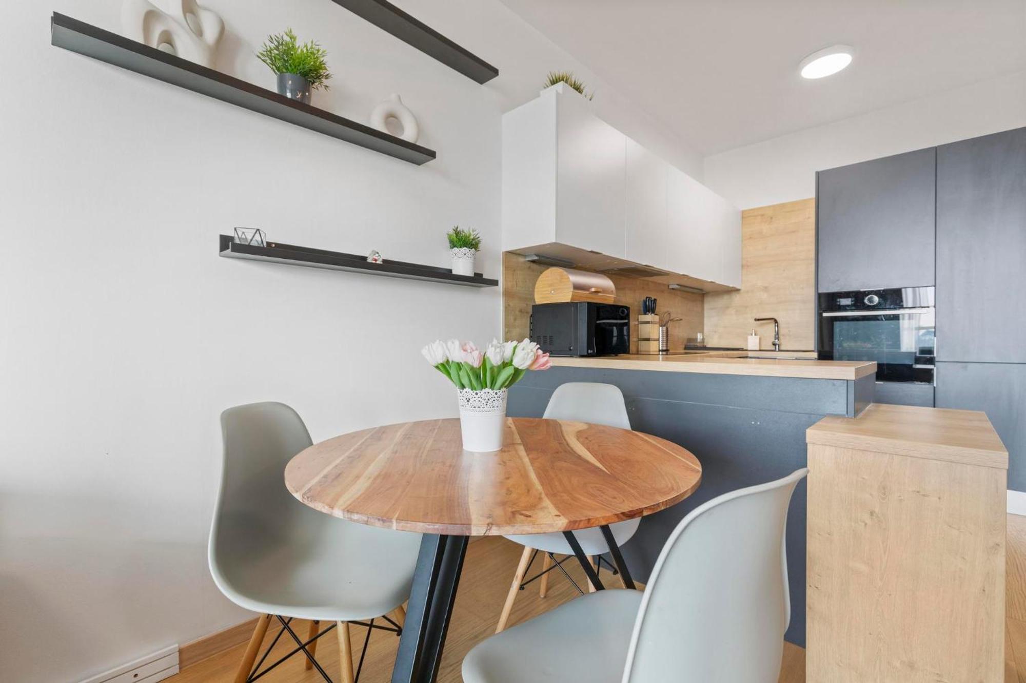 Panorama City Apartment In Downtown Area With Free Parking And Castle View บราติสลาวา ภายนอก รูปภาพ