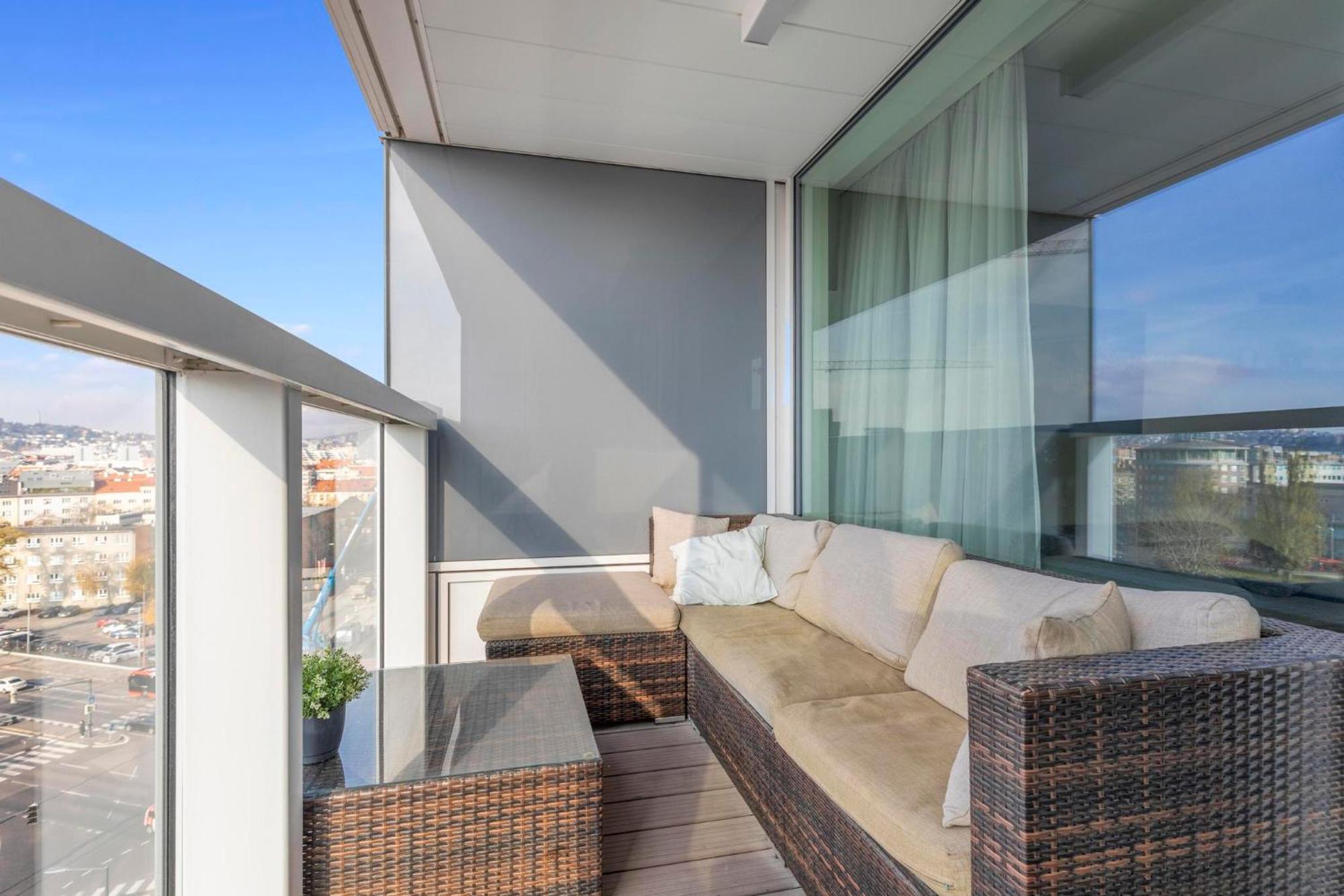 Panorama City Apartment In Downtown Area With Free Parking And Castle View บราติสลาวา ภายนอก รูปภาพ